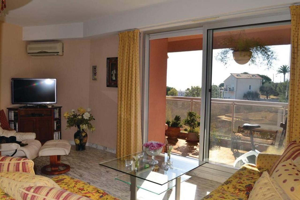 Azurelle Apartment *